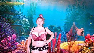 Close up MILF masturbation