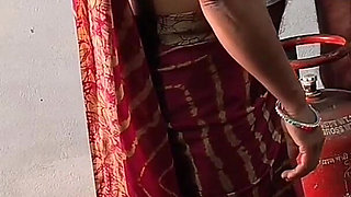 Pados Wali Bhabhi Ko Gas Cylinder Lagane Ke Bahane Ghar Me Ghodi Banaa K Choda Aur Sadka Muh Pe Nikaal Diya