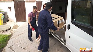 Removals boy fucks his cheating gf in the arse while he drives the van