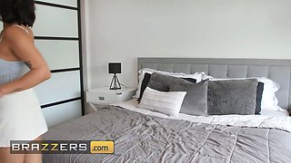 Brazzers - hailey rose gets fucked by her boyfriend...then her stepmom Esperanza Gomez joins in the joy