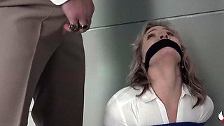 Blonde take a deep blowjob and fuck hardcore