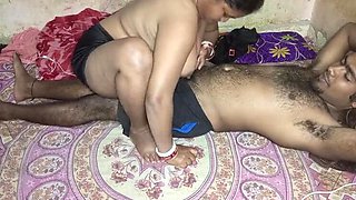 Desi College Bhabhi Hot Boobs Sucking - Unknown Indian Girl Stops My Bike, Takes Ride Home For Kissing & Boob Play
