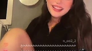 Amateur brunette double toying on webcam