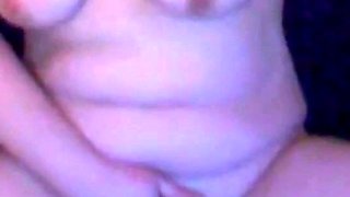 Mom Masturbates on Webcam for Viewers