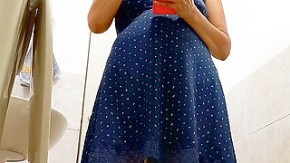 MATURE WITH CUTE SLIM BUTT, SHOWS OFF HER BEAUTIFUL HAIRY PUSSY