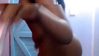 Black Amateur Webcam Showcases Ultra Big Booty