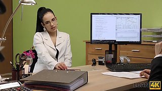 Loan4k. impressionante ragazza rocknroll viene inchiodata per il prestito necessario