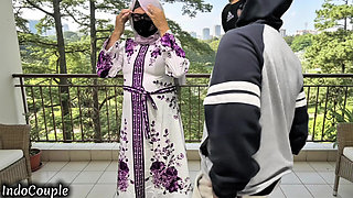 A Naughty Hijab-wearing Wife Who Loves Cheating Met Me in the Campus Corridor