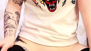 Beauty small tit amateur teen masturbating her shaved pussy