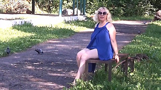 Sexy Lady No Panties - Flashing Pussy on Walk