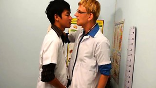 Horny asian twinks in erotic 3some