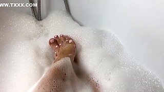 Foot Fetish Videos In The Bathtub .. Lots Of Foam And Cream