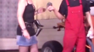 German mature uses the 10 minutes she is alone with the trainee and is fisted