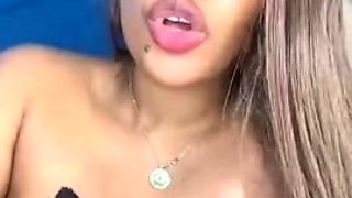 Webcam beauty and her toys have solo sex