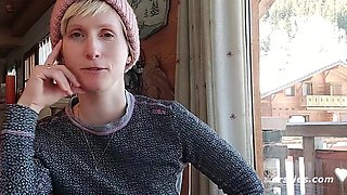 Ersties - Heiße Schneewanderung mit Analplug und Squirting-Höhepunkt