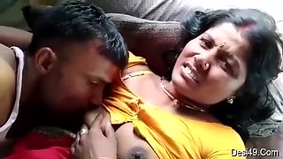 Today Exclusive- Desi Cpl Romance And Hubby Sucking Wife Boobs