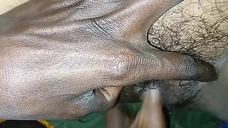 Desi bhabhi ki chut mein maje se finger Kiya and chudai ki