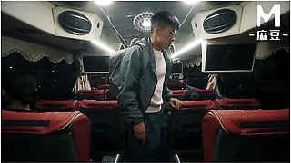 Song Nan Yi - Repressing Sounds While Savoring The Thrill Of Secret Sex On The Bus