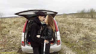 Horny Teen Couple Fucks in the Car