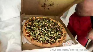 Solo big ass brunette uses toy