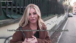 Special - He accepts €1000 and gets his backside pulverized by a torrid Italian chick - English subtitles