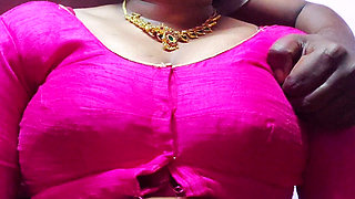 Hot and Sexy Aunty Apne Boobs