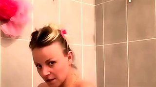 Hot amateur blonde pregnant toying her pussy solo