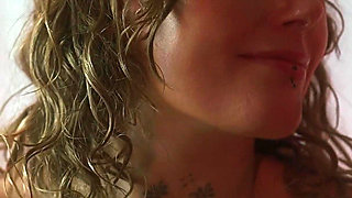 Insatiable Lola Takes 19 Inch Alien Monster