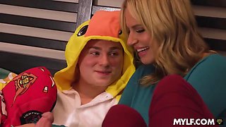 Rachael Cavallis Massive Tits and Thick Booty Shine in Steamy Blonde Stepmom Roleplay,