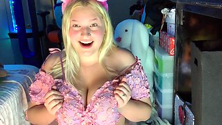 Big boobs milf masturbates with her dildo
