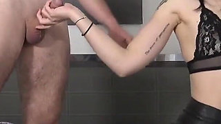 My Roommate Wants Me to Fuck Her Without Restraint!