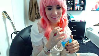 This large amateur cam girl has some very big boobs