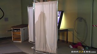 The Nuru Nurse With Britney Amber, Mickey Mod - Brazzers