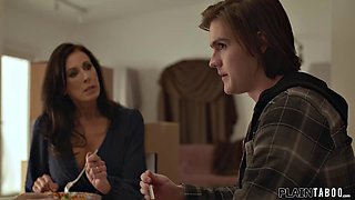 Liz Jordan and Reagan Foxxs Lesbian Face-Sitting Threesome