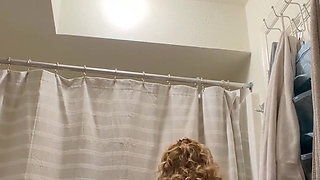 Bouncing My Ass in These Jeans