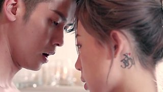 Lin Siyu making love in the kitchen with her boyfriend