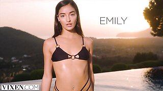 Riding sex with spicy Little Caprice and Apolonia LaPiedra from Vixen