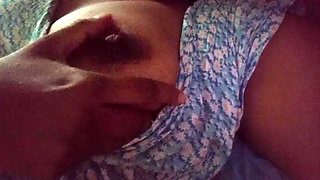 Sri Lankan woman seduces her partner via video call until orgasm Just love with Big boobs and wet pussy