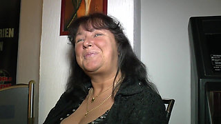 Curvy Milf gets her pussy licked and fucked hard