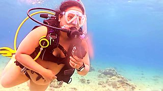 Naked duo has some fun scuba diving together