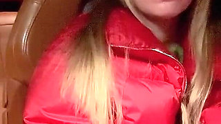 The Stepson Who Ran Away From Home Actively Fucks His Stepmother's Pussy in His Stepfather's Car