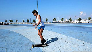 Skateboarding fail of big butt Thai MILF