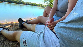 Risky Handjob Slut Beach: Dickflash for a Slutty Little Bitch and She Can't Resist to Make Me Cum