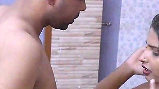 Seeing a Girl Alone in the Garden, the Water Came Out of the Boy's Penis.