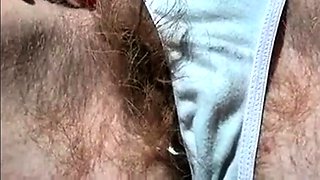 Die dreckige haarige Falte einer deutschen Frau