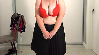 Mature wife with big natural saggy tits tries on bras, bouncing boobs pop out
