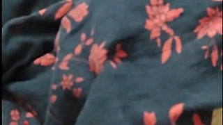 Desi village girl fingring on whatsa app showing nuds for BF Tight pussy xxx video