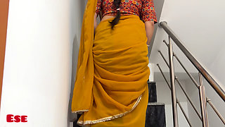 Maalkin Ne Naukar ko Padka Stairs Par MOOTH-Marte Hue!!