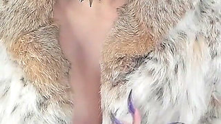 The Fur-fetish Goddess Teases You in a Luxurious Lynx Fur Coat