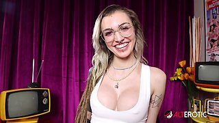 Charlie Cake Shows Off her Hair pussy and Sexy Feet - AltErotic
